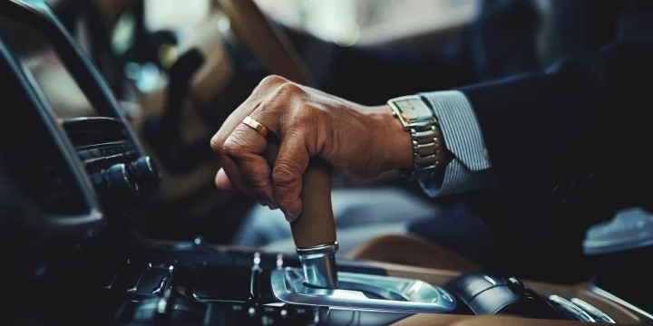 automatic vs manual: what is the best choice for you?