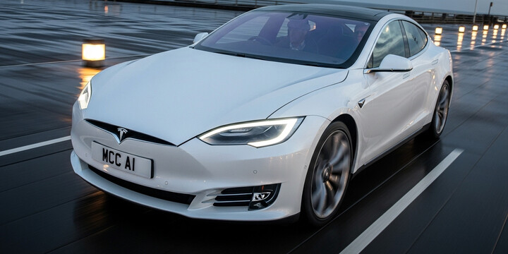 TESLA MODEL S (2021-)
