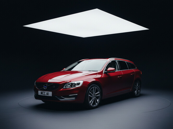 VOLVO V60 R-DESIGN LUX NAV D4 AUTO VOLVO V60 R-DESIGN LUX NAV D4 AUTO